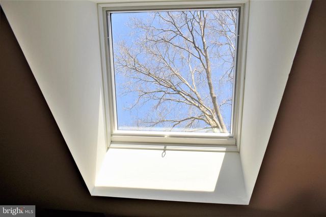 6 MORNINGSIDE DR, Pennington, NJ 08534