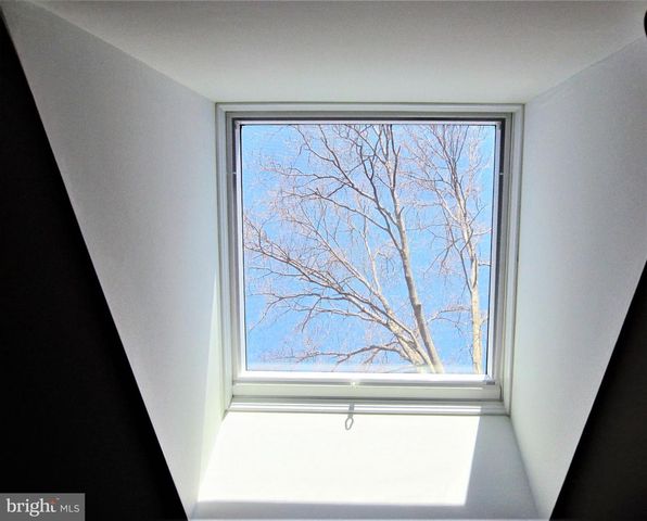 6 MORNINGSIDE DR, Pennington, NJ 08534