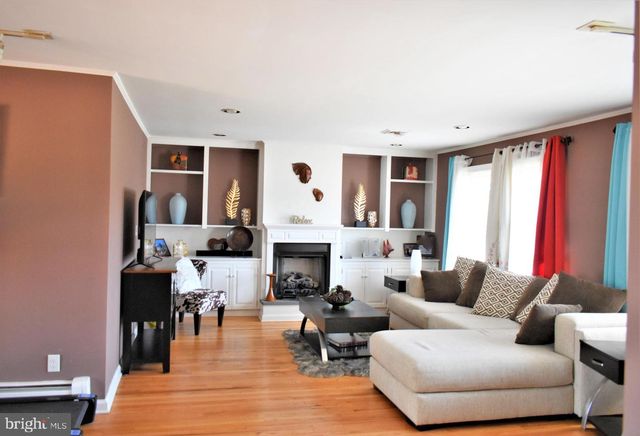 6 MORNINGSIDE DR, Pennington, NJ 08534