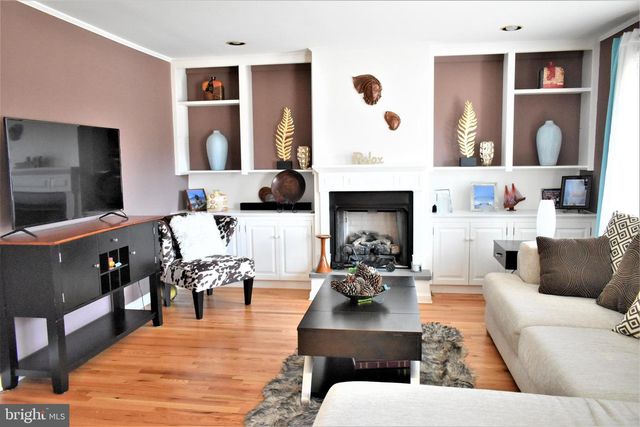 6 MORNINGSIDE DR, Pennington, NJ 08534