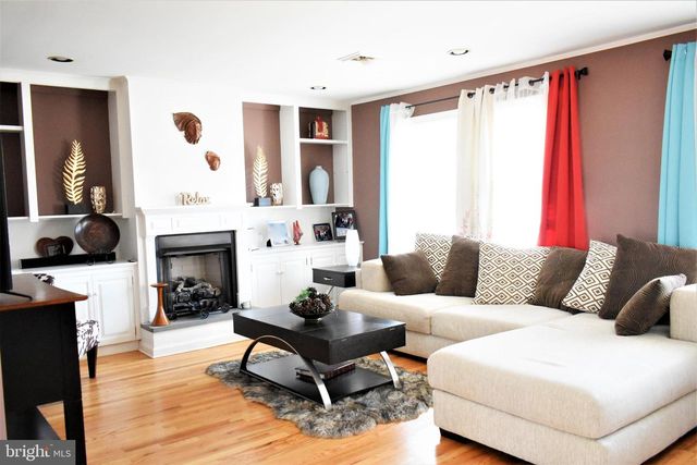 6 MORNINGSIDE DR, Pennington, NJ 08534