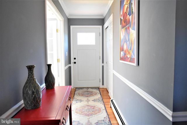 6 MORNINGSIDE DR, Pennington, NJ 08534