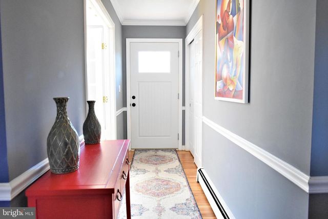 6 MORNINGSIDE DR, Pennington, NJ 08534