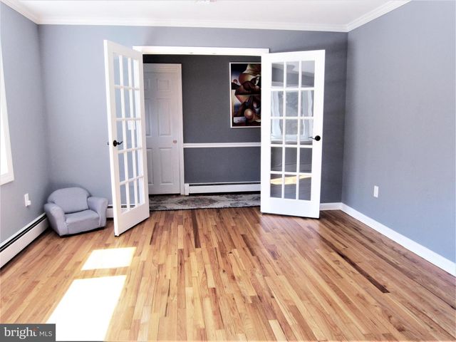 6 MORNINGSIDE DR, Pennington, NJ 08534