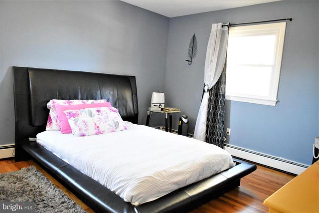 6 MORNINGSIDE DR, Pennington, NJ 08534