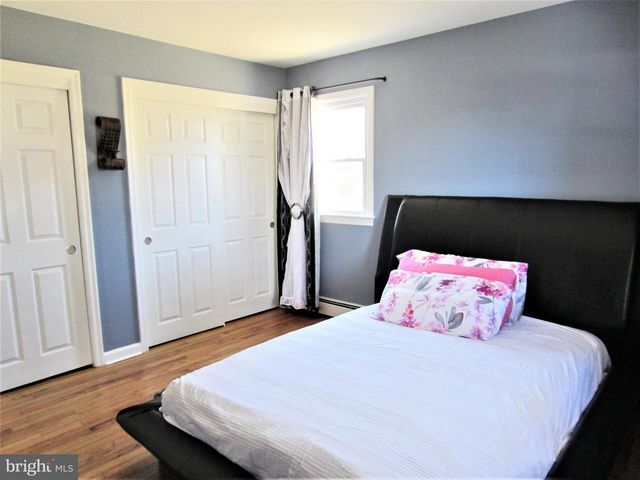 6 MORNINGSIDE DR, Pennington, NJ 08534