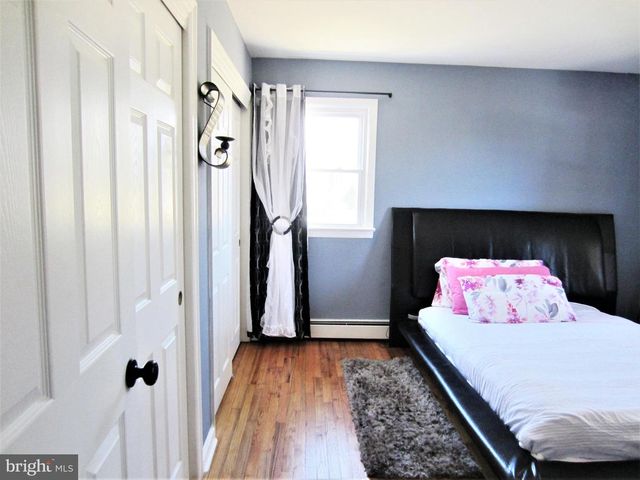 6 MORNINGSIDE DR, Pennington, NJ 08534