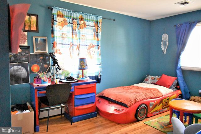 6 MORNINGSIDE DR, Pennington, NJ 08534