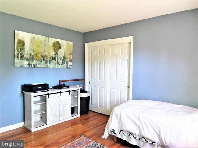 6 MORNINGSIDE DR, Pennington, NJ 08534