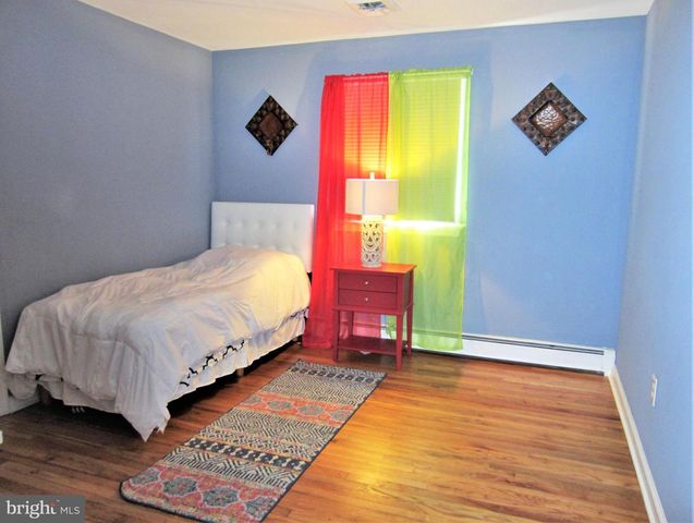 6 MORNINGSIDE DR, Pennington, NJ 08534