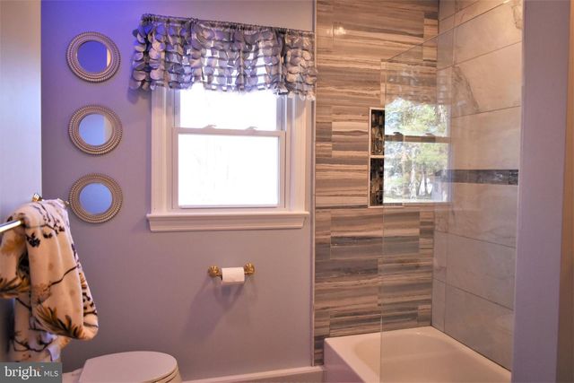 6 MORNINGSIDE DR, Pennington, NJ 08534