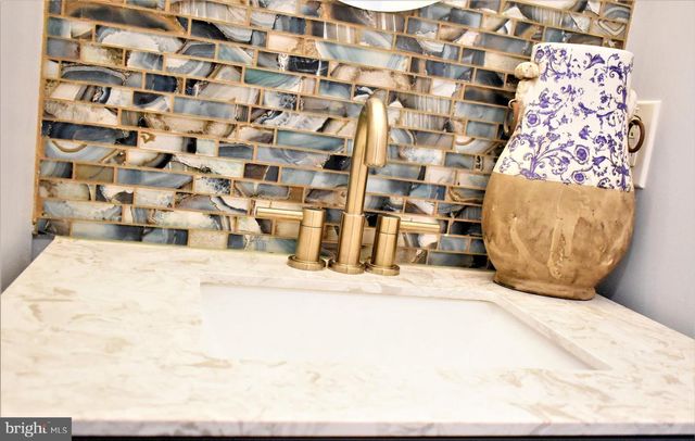 6 MORNINGSIDE DR, Pennington, NJ 08534