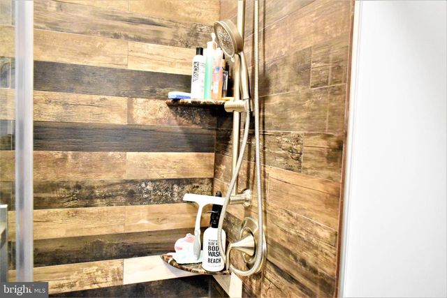 6 MORNINGSIDE DR, Pennington, NJ 08534