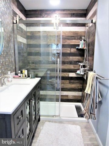 6 MORNINGSIDE DR, Pennington, NJ 08534