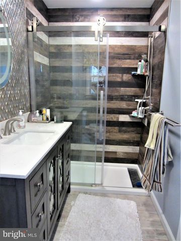 6 MORNINGSIDE DR, Pennington, NJ 08534