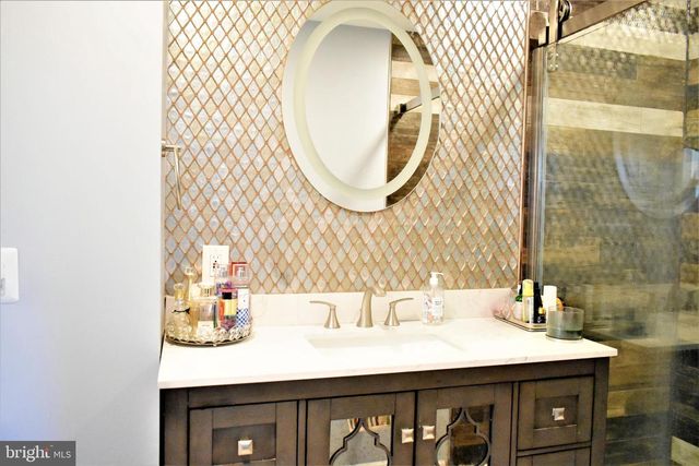 6 MORNINGSIDE DR, Pennington, NJ 08534