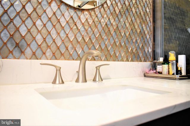 6 MORNINGSIDE DR, Pennington, NJ 08534