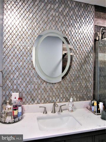 6 MORNINGSIDE DR, Pennington, NJ 08534