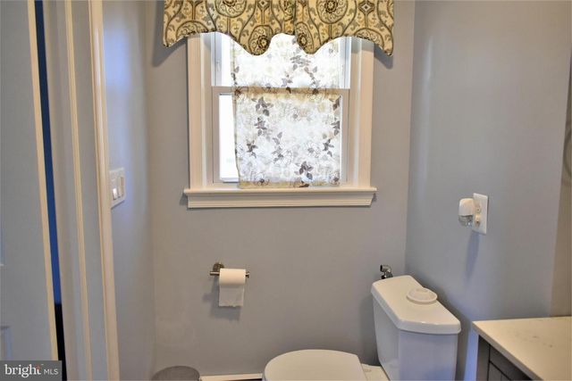 6 MORNINGSIDE DR, Pennington, NJ 08534