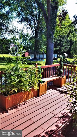 6 MORNINGSIDE DR, Pennington, NJ 08534