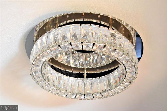 6 MORNINGSIDE DR, Pennington, NJ 08534