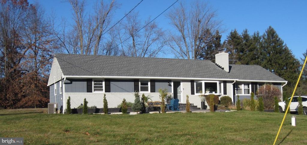 6 MORNINGSIDE DR, Pennington, NJ 08534