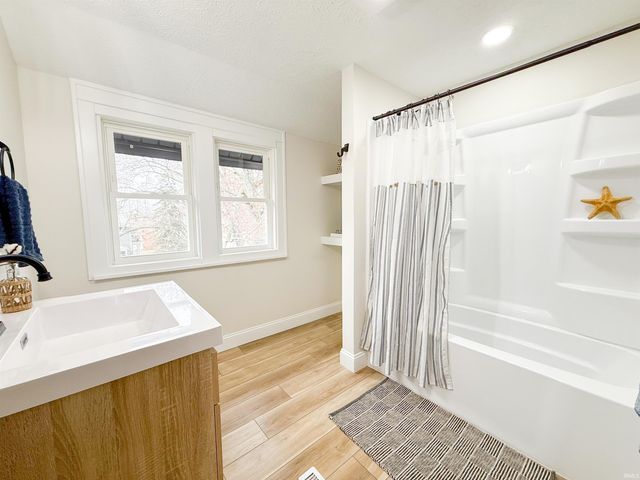 1203 E Jackson Boulevard, Elkhart, IN 46516