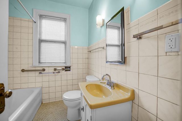 7652 S Cornell Avenue, Chicago, IL 60649