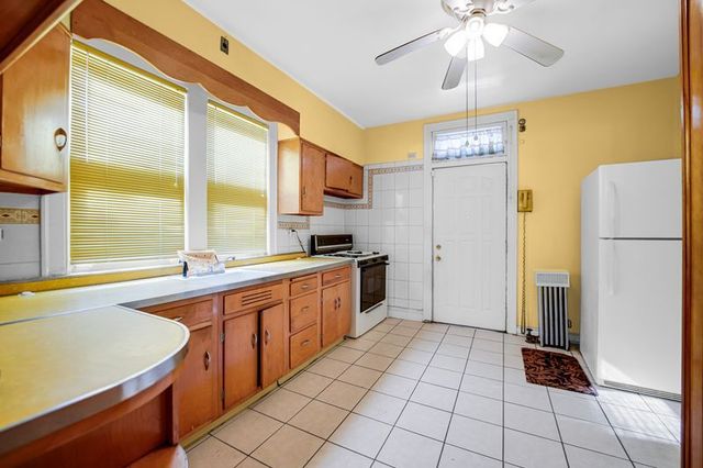 7652 S Cornell Avenue, Chicago, IL 60649