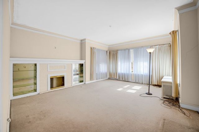 7652 S Cornell Avenue, Chicago, IL 60649