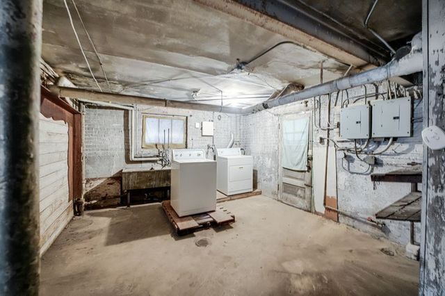 7652 S Cornell Avenue, Chicago, IL 60649