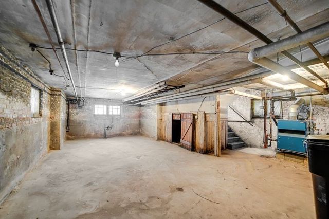 7652 S Cornell Avenue, Chicago, IL 60649