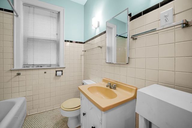 7652 S Cornell Avenue, Chicago, IL 60649