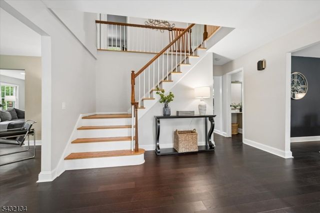 5 Blanchet Ct, Florham Park Boro, NJ 07932