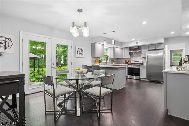 5 Blanchet Ct, Florham Park Boro, NJ 07932