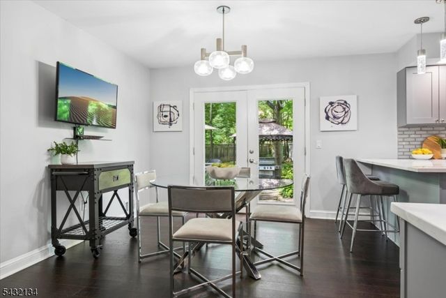 5 Blanchet Ct, Florham Park Boro, NJ 07932