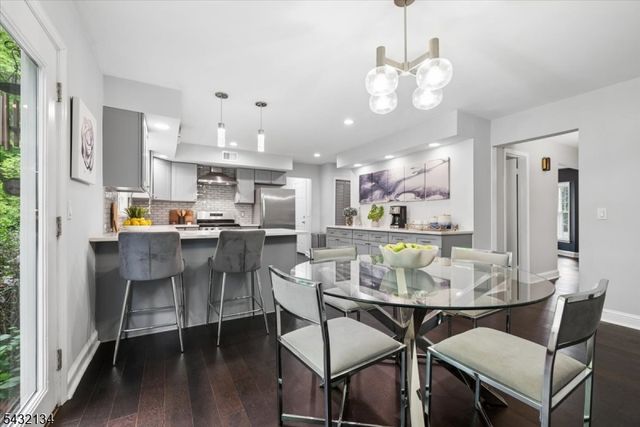 5 Blanchet Ct, Florham Park Boro, NJ 07932