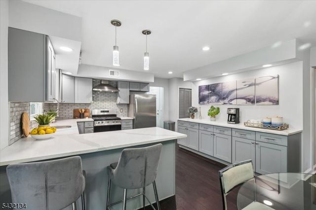 5 Blanchet Ct, Florham Park Boro, NJ 07932