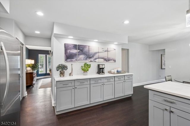 5 Blanchet Ct, Florham Park Boro, NJ 07932
