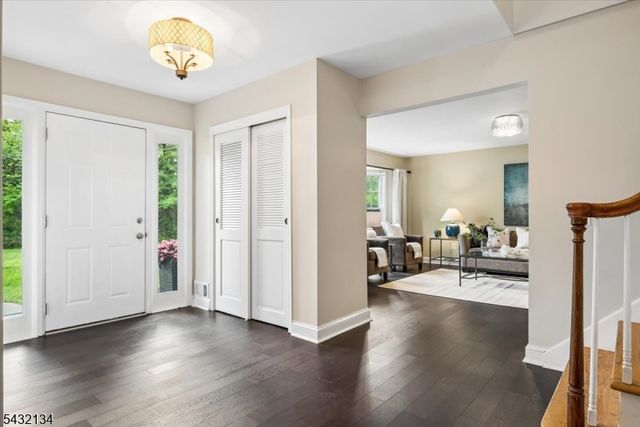 5 Blanchet Ct, Florham Park Boro, NJ 07932