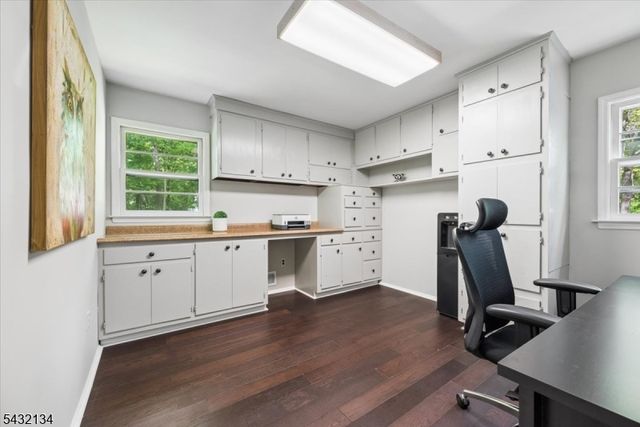 5 Blanchet Ct, Florham Park Boro, NJ 07932