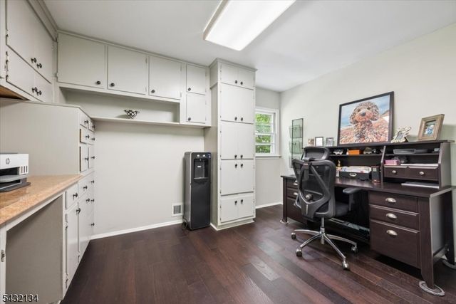 5 Blanchet Ct, Florham Park Boro, NJ 07932