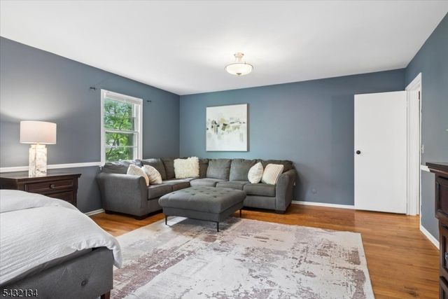 5 Blanchet Ct, Florham Park Boro, NJ 07932