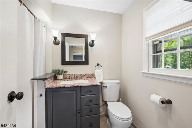 5 Blanchet Ct, Florham Park Boro, NJ 07932