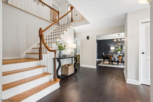 5 Blanchet Ct, Florham Park Boro, NJ 07932