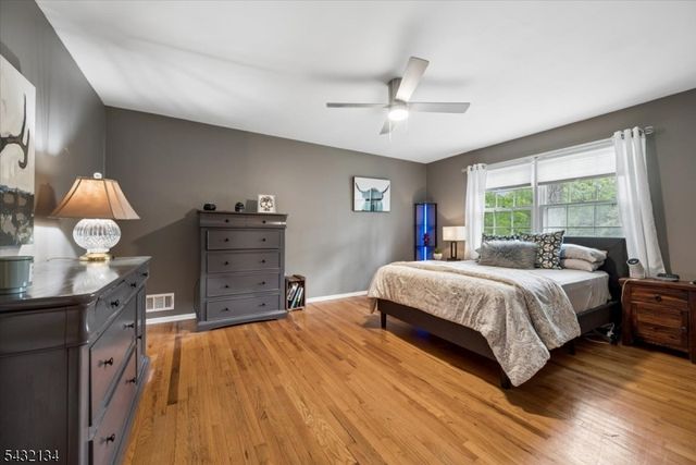 5 Blanchet Ct, Florham Park Boro, NJ 07932