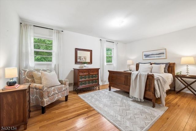 5 Blanchet Ct, Florham Park Boro, NJ 07932