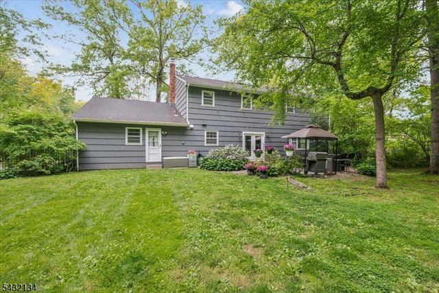 5 Blanchet Ct, Florham Park Boro, NJ 07932