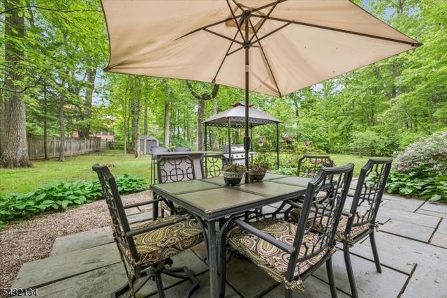 5 Blanchet Ct, Florham Park Boro, NJ 07932