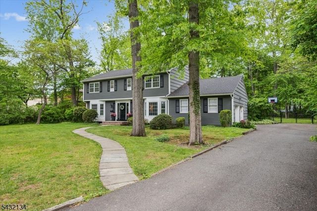 5 Blanchet Ct, Florham Park Boro, NJ 07932